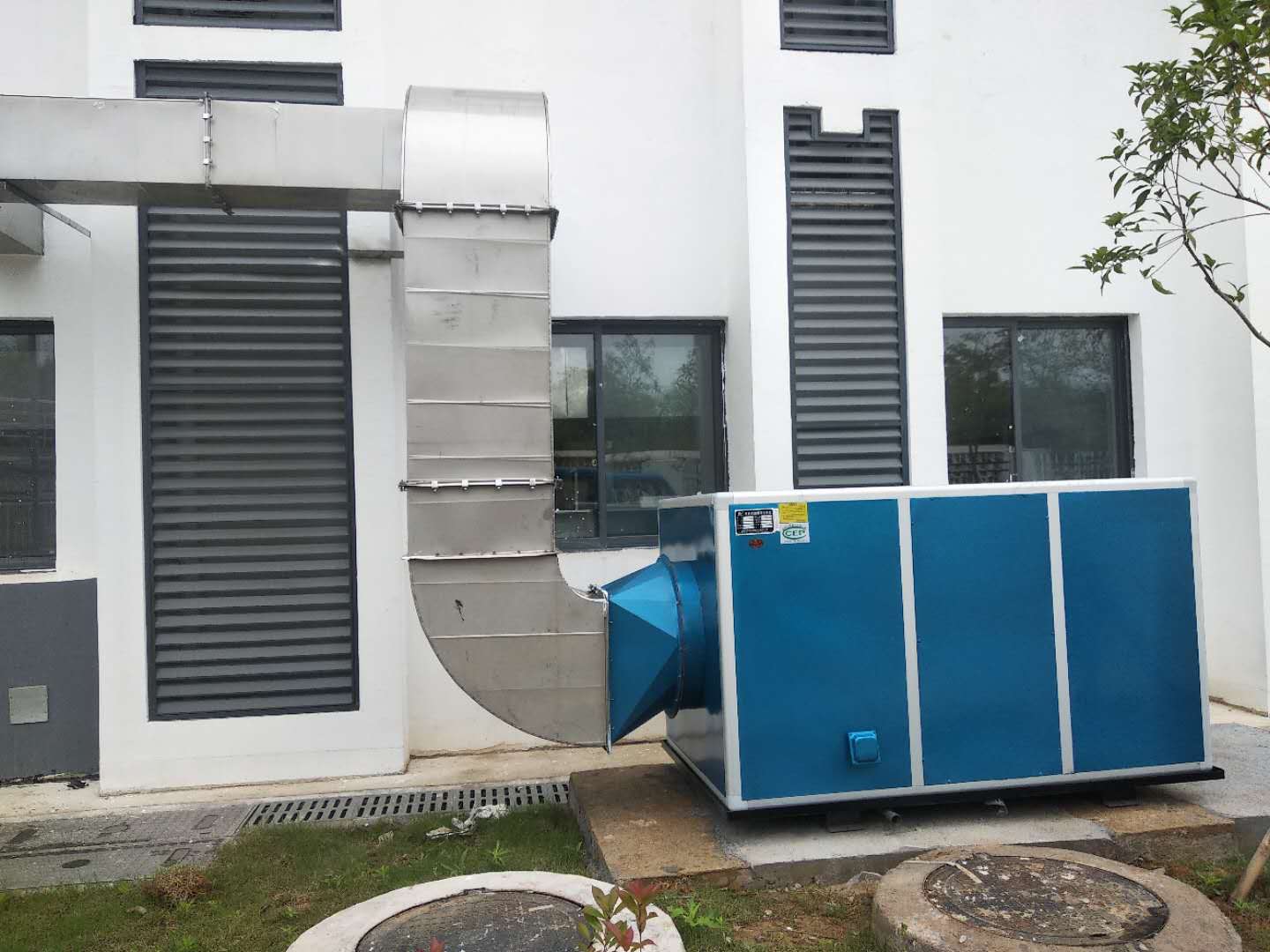 黄山北站高铁站使用安徽国茂机电油烟净化一体机组 